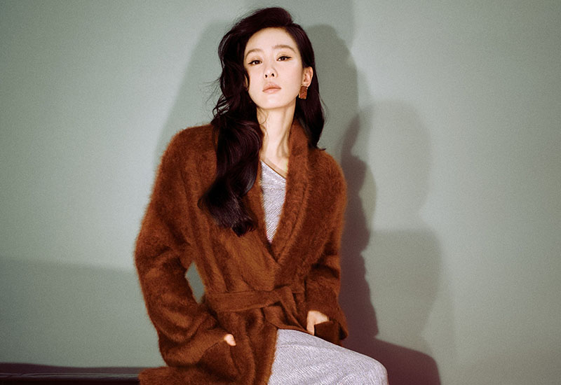 ZanliJoy X Liu Shishi: A Resolute and Lucid Flower Amidst the Hustle